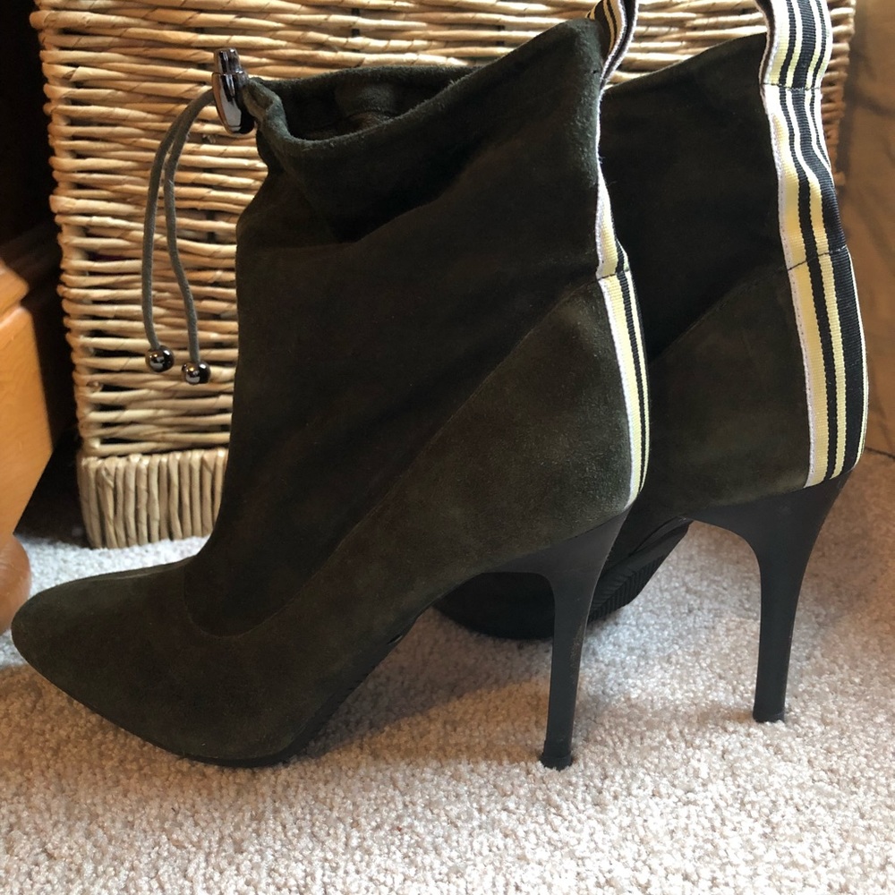 Steve Madden NWOB suede heeled ankle boots 7.5